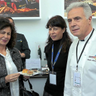 La secretaria de Estado de Turismo, Matilde Pastora Asian, acompañada de Ana Redondo y el cocinero Pedro Larumbe.-ICAL
