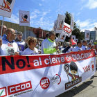 Decenas de personas volvieron a clamar ayer contra los cierres sentenciados por Mondelez.-ICAL