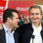 El candidato a la Presidencia de la Junta, Luis Tudanca, junto al expresidente del Gobierno, José Luis Rodríguez Zapatero, en el acto público celebrado en León-ICAL