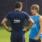 Halilovic habla con Luis Enrique.-JORDI COTRINA