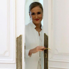 Cristina Cifuentes, tras la rueda de prensa en la que ha anunciado, este miércoles, su dimisión como presidenta de la Comunidad de Madrid.-EFE / EMILIO NARANJO