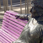 Escultura ‘Homenaje a Rosa Chacel’ hecha en bronce por Luis Santiago Pardo y ubicada en la Plaza de Poniente de Valladolid.- E.M.