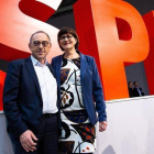 Saskia Esken (derecha) y Norbert Walter-Borjans, nuevos líderes del SPD.-EFE EPA / OMER MESSINGER