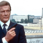 Roger Moore, como James Bond.-
