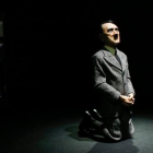 'Él', la estatua de Hitler de Cattelan que se ha vendido por 15 millones.-