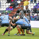 Placaje de la Santboiana a Matt Foulds en la final de Copa de 2017.-M. Á. SANTOS
