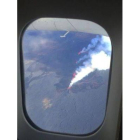 Fotografía del momento en el que el avión sobrevolaba el volcán islandés Bardarbunga-Foto: ERLA VINSÝ / TWITTER