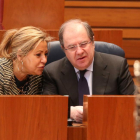 El presidente de la Junta, Juan Vicente Herrera, junto a la vicepresidenta Rosa Valdeón, durante el pleno de las Cortes.-ICAL
