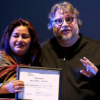 Guillermo del Toro  entrega becas a jóvenes mexicanos.-AFP