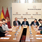 Conrado Íscar se reúne con representantes de las 11 juntas de Semana Santa, ayer en el Palacio de Pimentel.-E.M