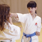 Arriba, la karateka Claudia García-