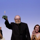 Víctor Manuel, Charo López, Ana Belén y José Sacristán junto al director salmantino José Luis García Sánchez.-ICAL