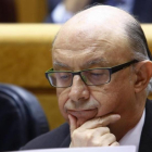 El ministro de Hacienda, Cristóbal Montoro, el pasado 21 de febrero en el Senado.-AGUSTÍN CATALÁN
