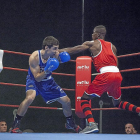 Imagen de Miguel Cuadrado (azul) en uno de sus combates-EL MUNDO
