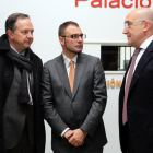 La corporación provincial de la Diputación de Valladolidcon su presidente, Jesús Julio Carnero (D), ofrece una recepción navideña a los medios de comunicación. Junto a él, el director de la Agencia Ical, Luis Miguel Torres (C), y el de Onda Cero y Antena-Ical