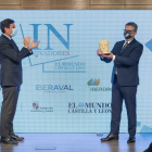 El consejero Carriedo entrega el Premio Innovador Personaje Único a Alfredo Corell.- PHOTOGENIC