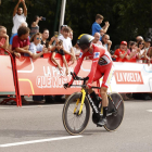 El maillot rojo Kuss en la contrarreloj de Valladolid en la Vuelta a España 2023 / PHOTOGENIC