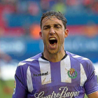 Mata celebra uno de los tantos logrados en El Sadar.-PHOTO-DEPORTE