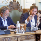Óscar Puente interviene acompañado de Manuel Saravia y Ana Redondo en el debate sobre el estado de la ciudad.-J.M. LOSTAU