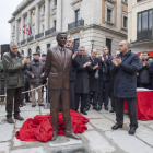 El Ayuntamiento de Ávila inaugura una estatua de homanaje al expresidente Adolfo Suárez-Ical
