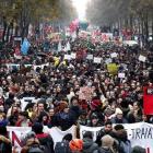 Manifestación en París contra la reforma de las pensiones, este jueves.-EFE / IAN LANGSDON