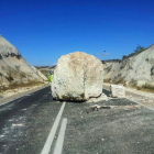 Desprendimiento de una roca en la N-122 a la altura de Langa de Duero (Soria)-Ical