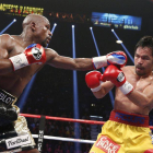 Mayweather golpea a Pacquiao, durante el combate de Las Vegas.-Foto: REUTERS / STEVE MARCUS