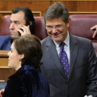 La vicepresidenta, Soraya Sáenz de Santamaría, y el ministro de Justicia, Rafael Catalá, en el Congreso.-JUAN MANUEL PRATS