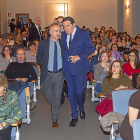 Jesús Fernández  junto con Antonio María Sáez  junto en el IX Curso de Gestión de la Investigación Biomédica.-ICAL