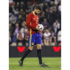 Gerard Piqué, en un momento del amistoso entre España e Inglaterra en el Rico Pérez.-MIGUEL LORENZO