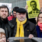 Los exconsejeros catalanes Antoni Comín (izquierda) y Lluis Puig (centro).-EPA