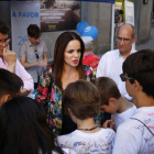 La presidenta de las Cortes de Castilla y León, visita Salamanca en un acto de campaña del Partido Popular. En la imagen junto a unos niños que celebran el fin de curso-ICAL