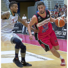 Dani Astilleros durante un partido de los playoffs de ascenso.-P. REQUEJO