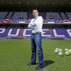 El nuvo responsable de la cantera Alberto Marcos posa en el estadio José Zorrilla.-J.C.CASTILLO