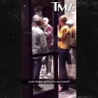 Justin Bieber se pelea con un fan que le pedía un autógrafo en Cleveland.-YOUTUBE/ TMZ