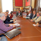 Cooperatitvistas ayer en la reunión con Puente, Sánchez y Gato.-E. M.