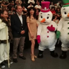 Heliodoro Rodríguez, Ana Redondo e Inés Rodríguez junto a los personajes de promoción de ‘Polaris’.-E. M.