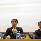 El consejero de Fomento y Medio Ambiente, Juan Carlos Suárez-Quiñones, inaugura la jornada sobre el marco normativo y las estrategias de la regeneración urbana junto al director general de Vivienda, Angel María Marinero-ICAL
