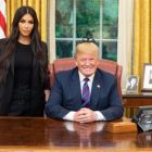 Donald Trump ha dibundido en Twitter una imagen de su gran reunión con Kim Kardashian en la Casa Blanca-EL PERIÓDICO
