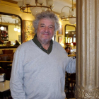 El empresario Francisco Novelty, propietario del centenario café que se asoma a la Plaza Mayor de Salamanca, epicentro de la vida social de una ciudad marcada por su impronta cultural y perfil universitario.-ARGICOMUNICACIÓN