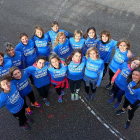 Las componentes del equipo del Lourdes Atletismo posan en el patio del histórico centro vallisoletano.-PABLO REQUEJO