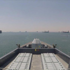 Un buque británico, en el Golfo Pérdico, tras pasar el Canal de Suez.-AFP