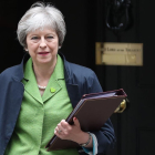 Theresa May sale de Downing Street-DANIEL LEAL-OLIVAS