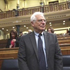 El ministro de Exteriores, Josep Borrell, en una sesión de control en el Congreso.-DAVID CASTRO