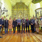 El presidente de la Diputación junto al alcalde, ediles, diputados provinciales y el senador Villazán, ayer.-EL MUNDO