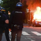 Un coche arde en Nantes-AP / FRANCK DUBRAY