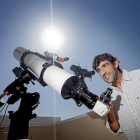 Jon Teus, director del centro astronómico de Tiedra, encargado de organizar y dirigir la actividad.-J. C. CASTILLO