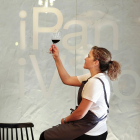 Teresa Marcos, responsable de sala  del restaurante desde su apertura, en 2013.  / ENRIQUE CARRASCAL