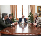 El vicepresidente de la Diputación de Valladolid, Víctor Alonso, se reúne con los representantes de las entidades bancarias. E. M.