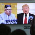 El líder norcoreano Kim Jong-un y el presidente de EEUU, Donald Trump, en un informativo de la televisión de Corea del Sur.-AP / AHN YOUNG-JOON